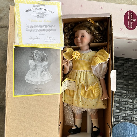 The Ashton drake galleries “sunshine and lollipops” doll - Picture 4 of 5